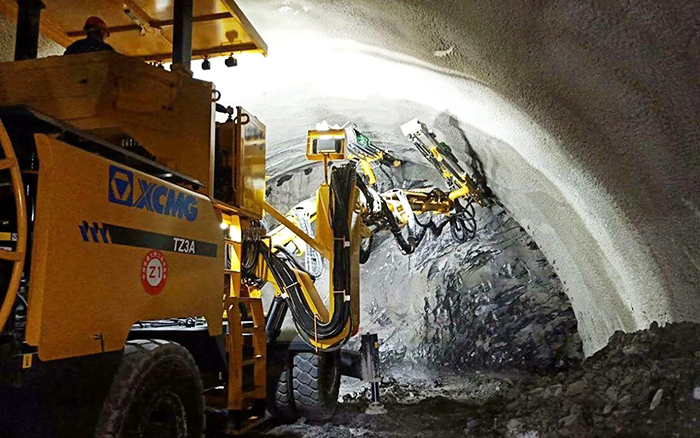 打通天險，徐工鑿巖臺車開進“地質博物館”