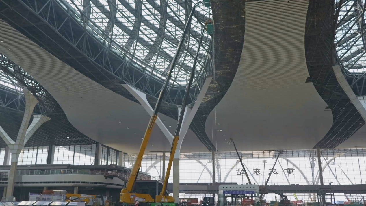 徐工高機助力全國最大站城景融合高鐵樞紐——重慶東站建設！